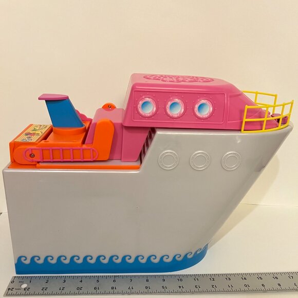 Polly Pocket! So Hip Cruise Ship Playset with 3 Dolls, Accessories and Box - Picture 13 of 16
